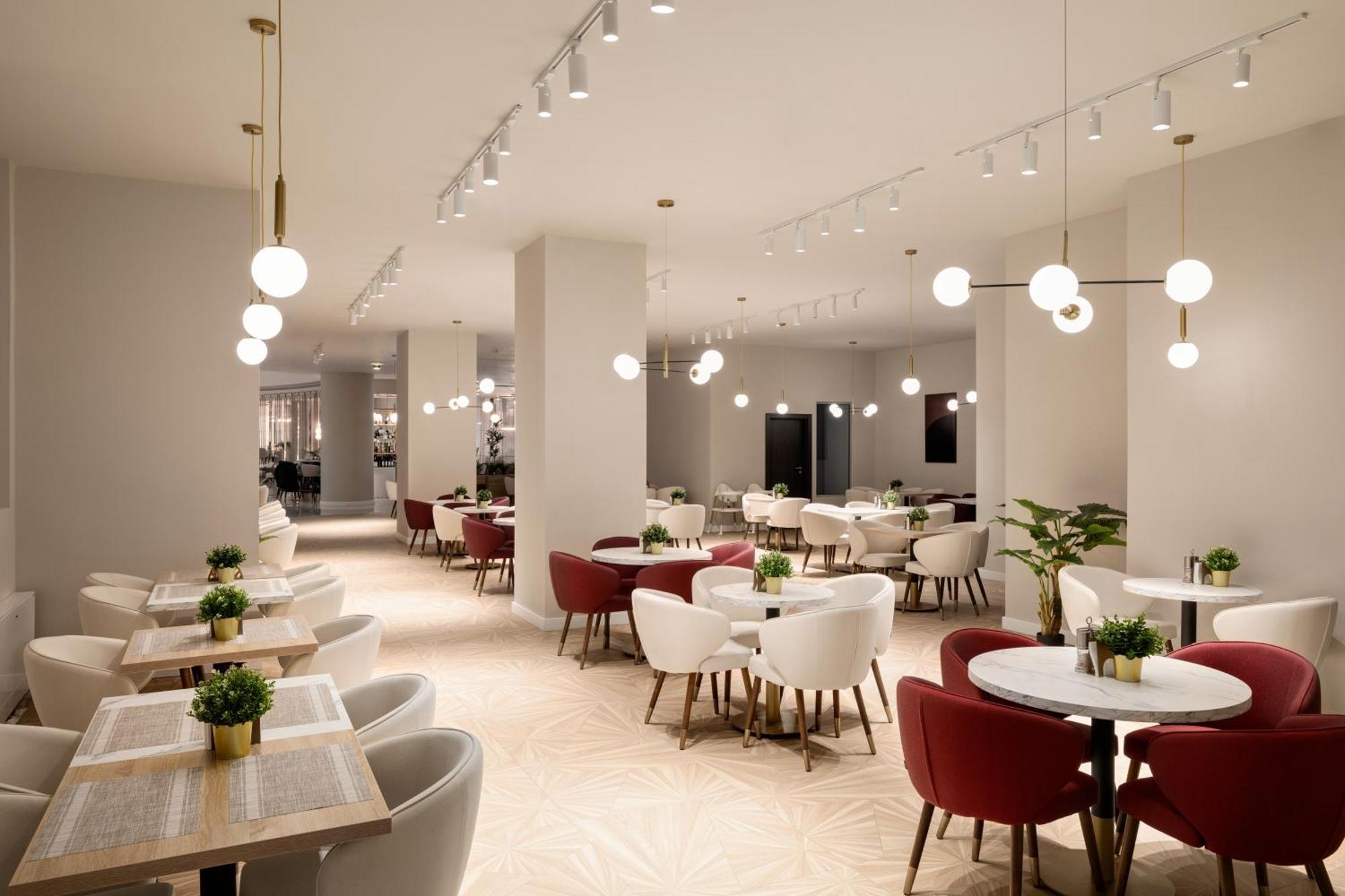 Ramada By Wyndham Bucharest Otopeni Airport Exterior foto